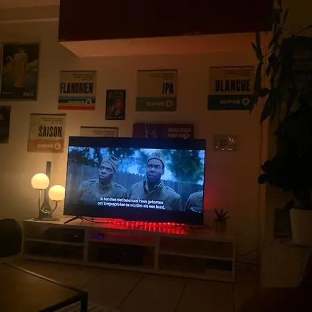 90m2 Op 70m Van Het Strand. Appartement *