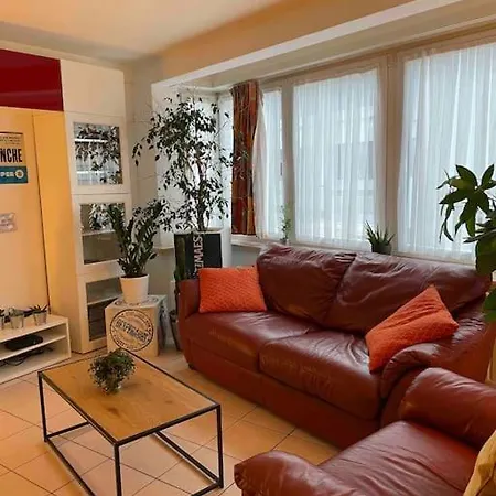 90m2 Op 70m Van Het Strand. Appartement *